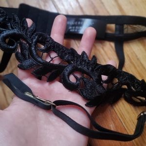 NWOT S (US 6) Bluebella floral lace guipere garter belt